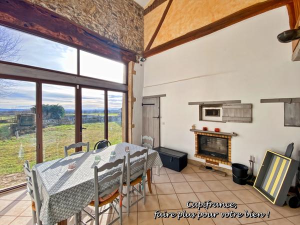 PROCHE LA CLAYETTE (71) Ancienne ferme rénovée 244 m², 10 pièces, 7 chambres avec dépendances et 2,5 ha de terrain