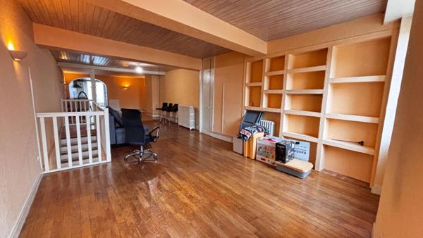 Maison coeur de ville en duplex, 5 P, avec commerce loué