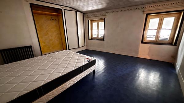 Maison coeur de ville en duplex, 5 P, avec commerce loué