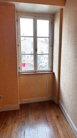 Maison coeur de ville en duplex, 5 P, avec commerce loué