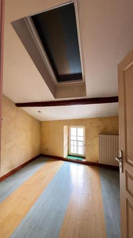 Maison coeur de ville en duplex, 5 P, avec commerce loué