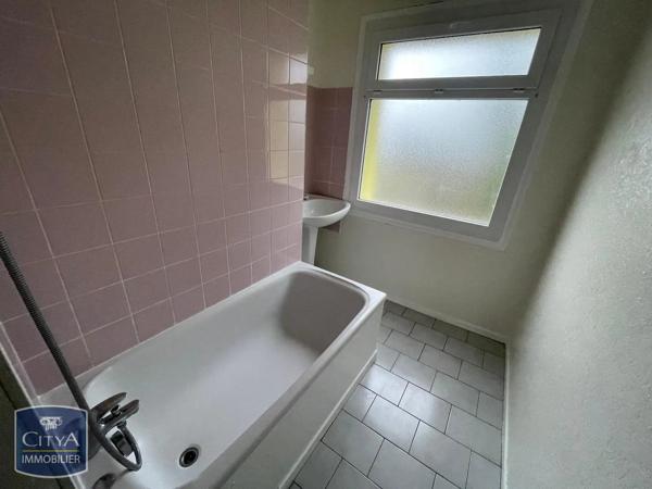 Appartement à louer 4 pièces 63.17m² Angoulême (16000)