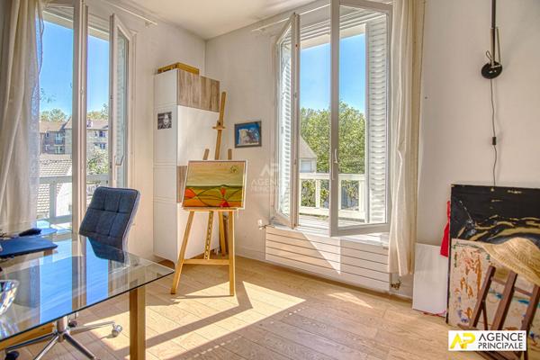 Versailles Montreuil Maison 8 pièces 6 chambres 268 m² au sol avec garage et studio indépendant de 27 m² habitables 2 080 000 € **  - Référence  28351