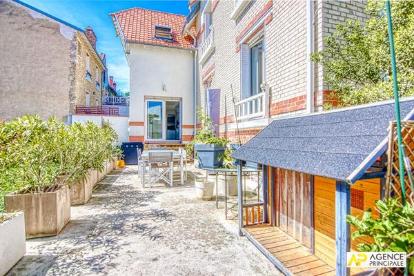 Versailles Montreuil Maison 8 pièces 6 chambres 268 m² au sol avec garage et studio indépendant de 27 m² habitables 2 080 000 € **  - Référence  28351