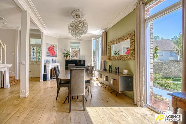 Versailles Montreuil Maison 8 pièces 6 chambres 268 m² au sol avec garage et studio indépendant de 27 m² habitables 2 080 000 € **  - Référence  28351