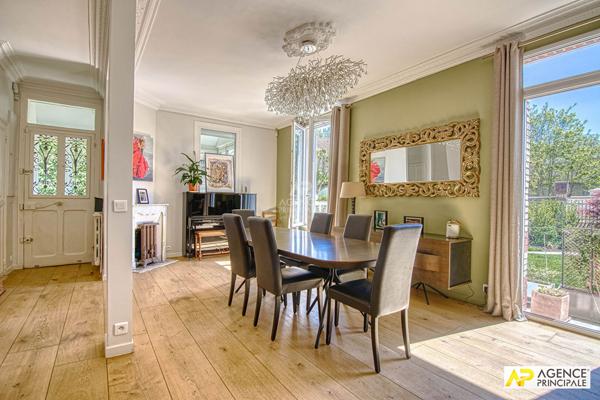 Versailles Montreuil Maison 8 pièces 6 chambres 268 m² au sol avec garage et studio indépendant de 27 m² habitables 2 080 000 € **  - Référence  28351