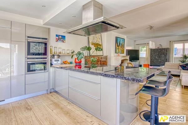 Versailles Montreuil Maison 8 pièces 6 chambres 268 m² au sol avec garage et studio indépendant de 27 m² habitables 2 080 000 € **  - Référence  28351