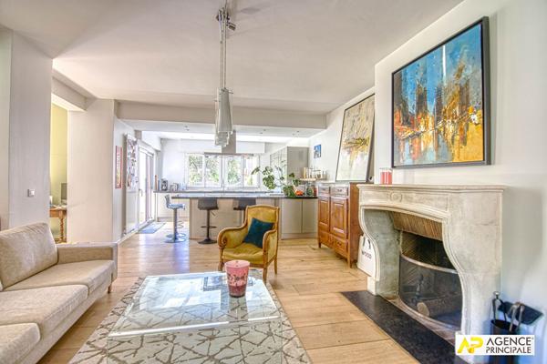 Versailles Montreuil Maison 8 pièces 6 chambres 268 m² au sol avec garage et studio indépendant de 27 m² habitables 2 080 000 € **  - Référence  28351