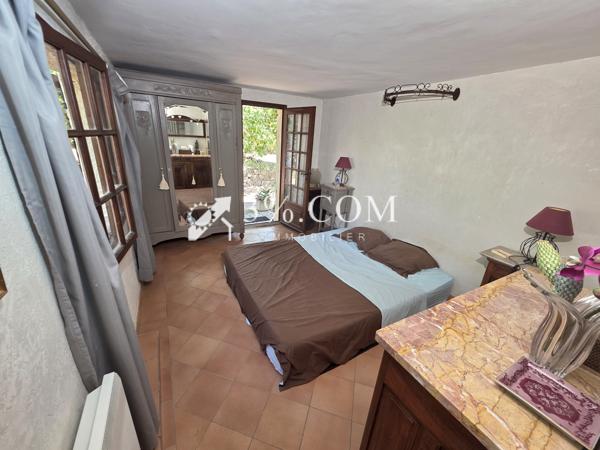 Villa 6 pièce(s) 5 chambre(s) 160 m²