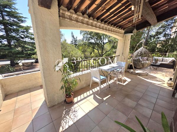 Villa 6 pièce(s) 5 chambre(s) 160 m²