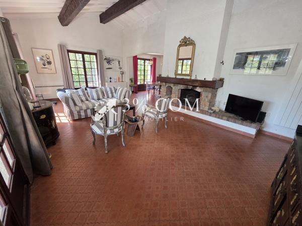 Villa 6 pièce(s) 5 chambre(s) 160 m²