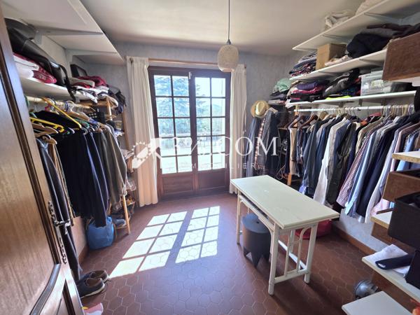 Villa 6 pièce(s) 5 chambre(s) 160 m²