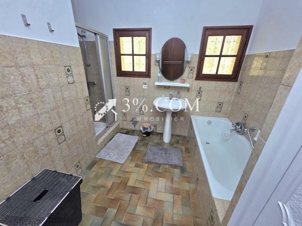 Villa 6 pièce(s) 5 chambre(s) 160 m²