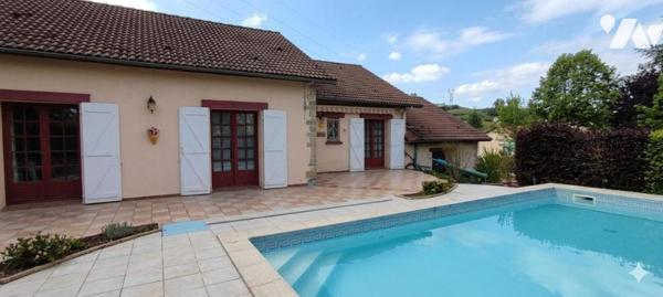 Maison avec piscine et grand terrain