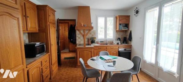 Maison avec piscine et grand terrain