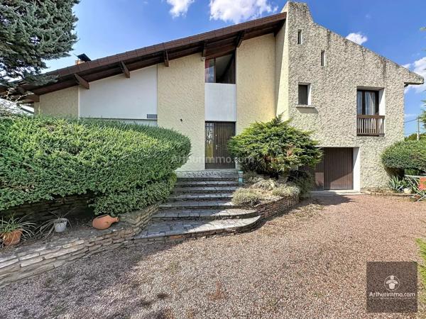 Vente                                                      Maison
                        
                     5 pièces                      143 m2                     à Le Coteau