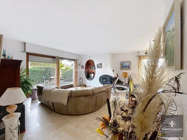 Vente                                                      Maison
                        
                     5 pièces                      143 m2                     à Le Coteau