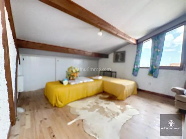 Vente                                                      Maison
                        
                     5 pièces                      143 m2                     à Le Coteau