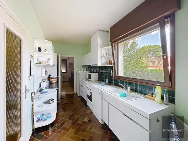 Vente                                                      Maison
                        
                     5 pièces                      143 m2                     à Le Coteau