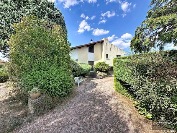 Vente                                                      Maison
                        
                     5 pièces                      143 m2                     à Le Coteau