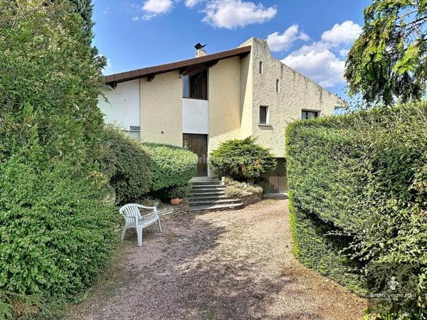 Vente                                                      Maison
                        
                     5 pièces                      143 m2                     à Le Coteau