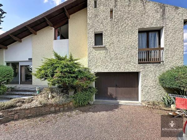 Vente                                                      Maison
                        
                     5 pièces                      143 m2                     à Le Coteau