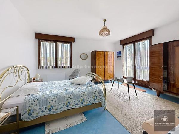 Vente                                                      Maison
                        
                     5 pièces                      143 m2                     à Le Coteau