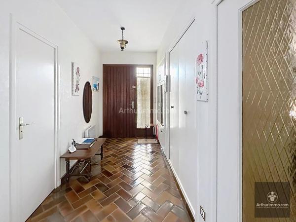 Vente                                                      Maison
                        
                     5 pièces                      143 m2                     à Le Coteau