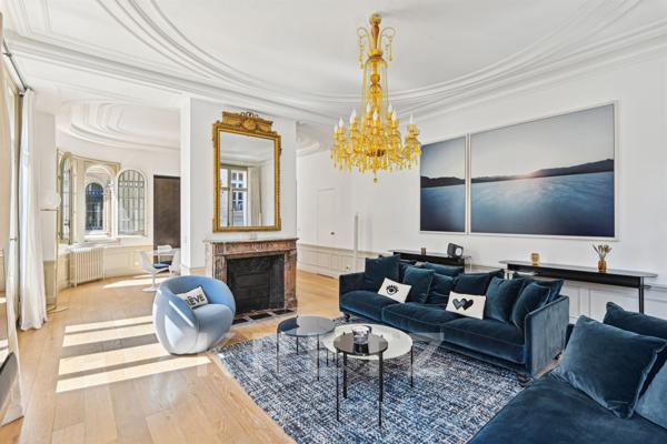 Appartement rénové dans un bel Hôtel Particulier