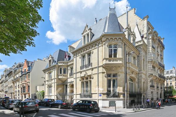 Appartement rénové dans un bel Hôtel Particulier