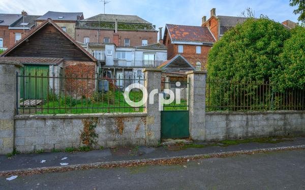 Immeuble à vendre    8 pièces • 280 m2 Berlaimont