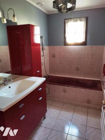 PUTANGES: Proche tous commerces, maison 4 chambres, sous sol terrain 700 m²