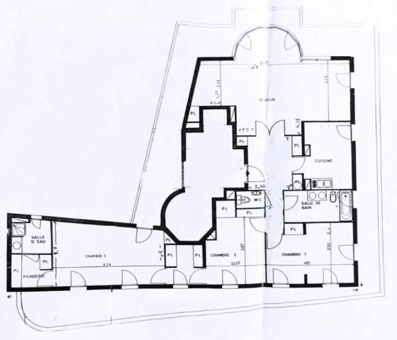 92100 BOULOGNE -APPARTEMENT DERNIER ETAGE - BALCON/TERRASSE- DOUBLE BOX - A RENOVER