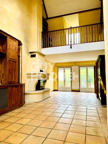 BOUAFLE - Maison familiale de 8 pièces - 196m2