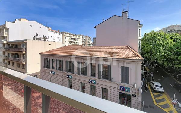 Appartement à vendre    3 pièces • 76,57 m2 Antibes