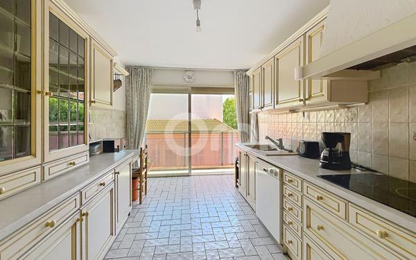 Appartement à vendre    3 pièces • 76,57 m2 Antibes