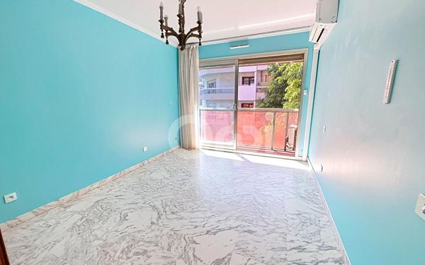 Appartement à vendre    3 pièces • 76,57 m2 Antibes