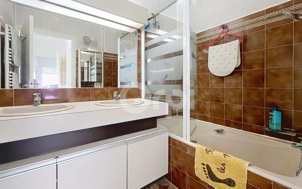 Appartement à vendre    3 pièces • 76,57 m2 Antibes