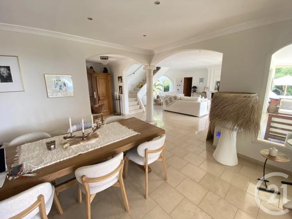 Maison à vendre  7 pièces - 311,87 m 2   STE MAXIME  - 83