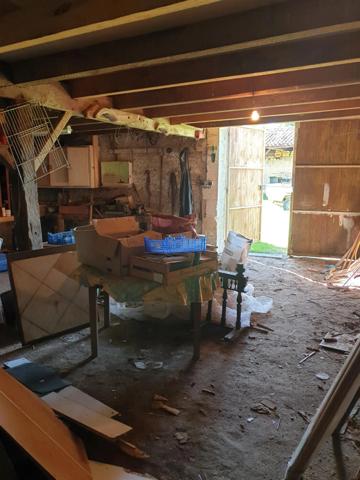 Maison et dépendances proche de BAIGNES SAINTE RADEGONDE (16)