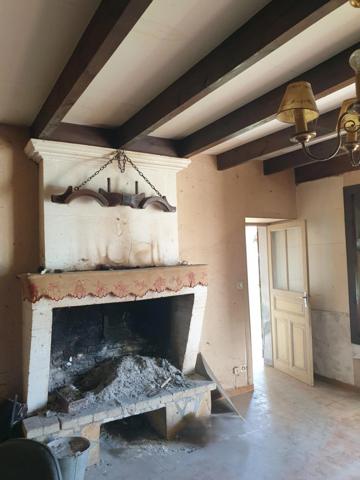 Maison et dépendances proche de BAIGNES SAINTE RADEGONDE (16)