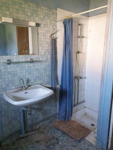 Maison et dépendances proche de BAIGNES SAINTE RADEGONDE (16)