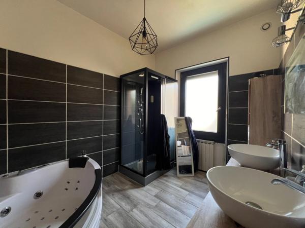 Maison à vendre 6 pièces ()