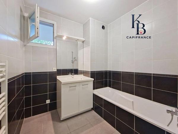 VETRAZ MONTHOUX, appartement T3 de 69 m² avec 2 terrasses, parking et garage