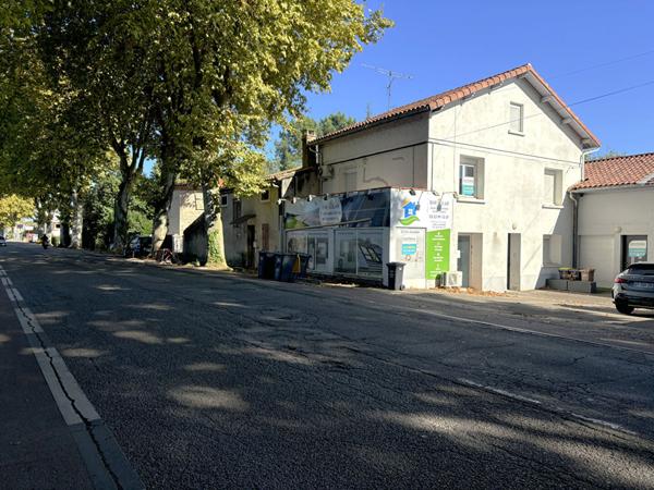 AGEN - A vendre immeuble composé de 3 lots avec parking sur axe passant !