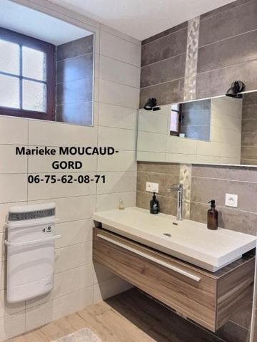 Beauzac 43590 Maison en pierre rénovée 150 m²  4 chambres terrain clos 1489m²