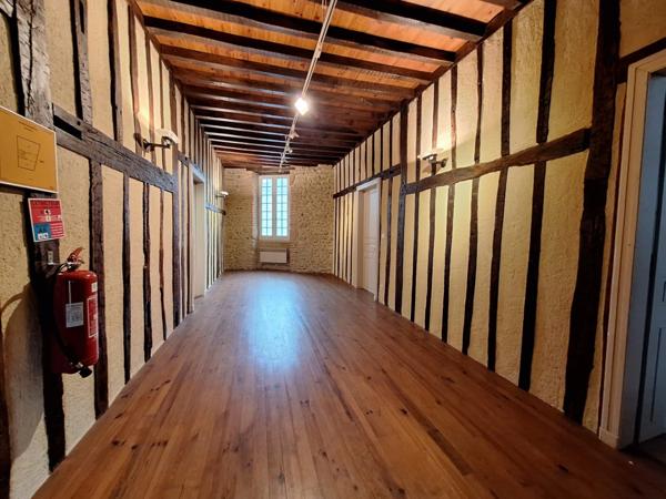 Bâtisse de caractère 247 m² – Riscle centre