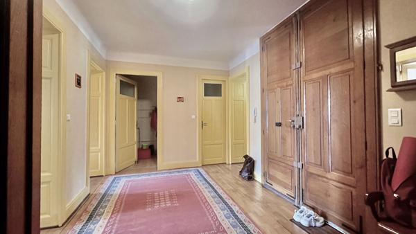 Epinal centre, appartement 4 chambres, parquets et volumes.