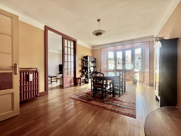 Epinal centre, appartement 4 chambres, parquets et volumes.