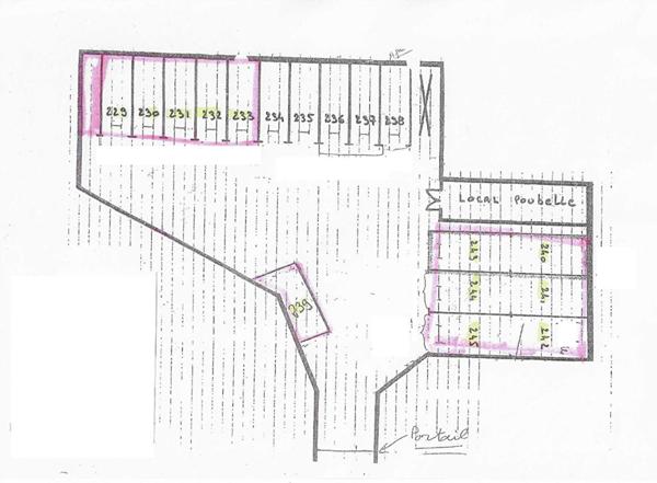 IMMEUBLE + 1 CAVE + 12 PLACES DE PARKINGS